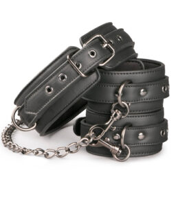 Lederhalsband mit Fußgelenkmanschetten